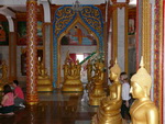 Puket Explorer  Wat Chalong Tempel Säulen und Statuen im inneren des Tempels (TH).